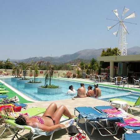 מאליה Nikos Hotel מראה חיצוני תמונה