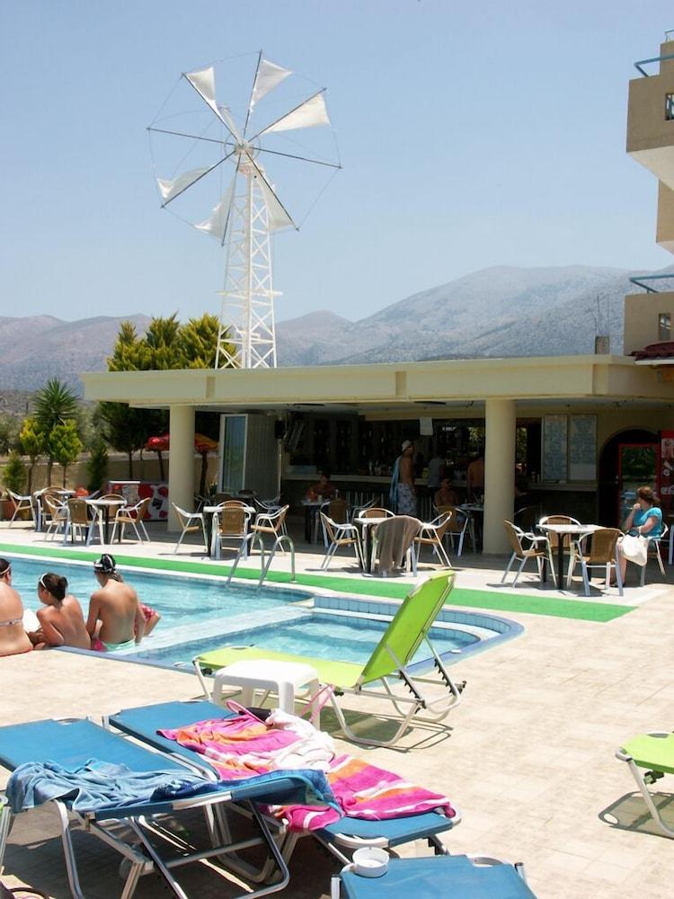 מאליה Nikos Hotel מראה חיצוני תמונה