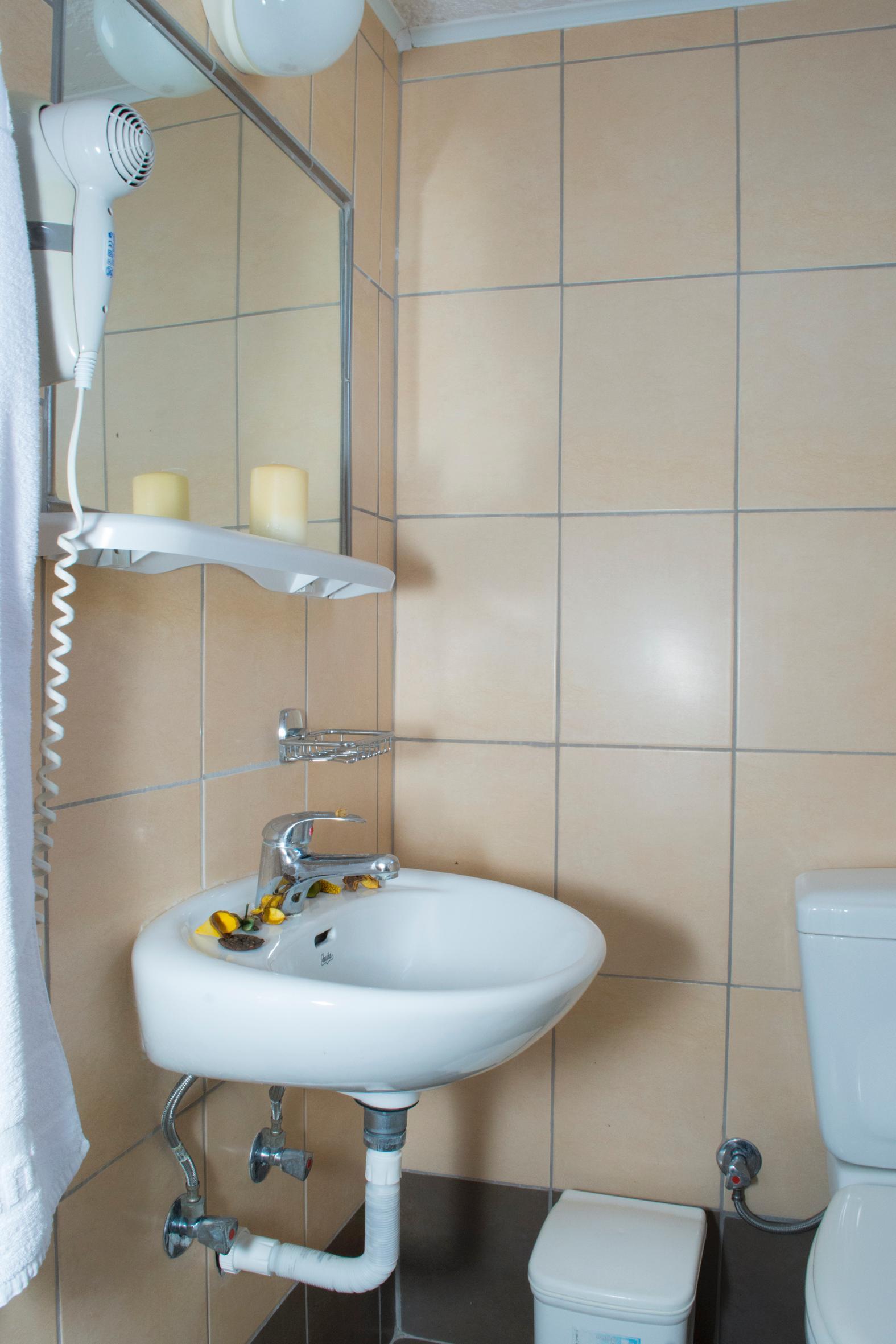 מאליה Nikos Hotel מראה חיצוני תמונה