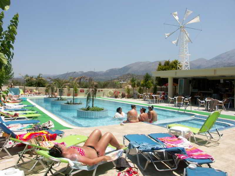 מאליה Nikos Hotel מראה חיצוני תמונה