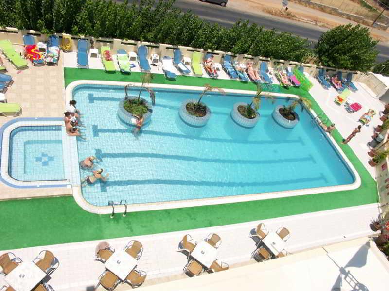 מאליה Nikos Hotel מראה חיצוני תמונה