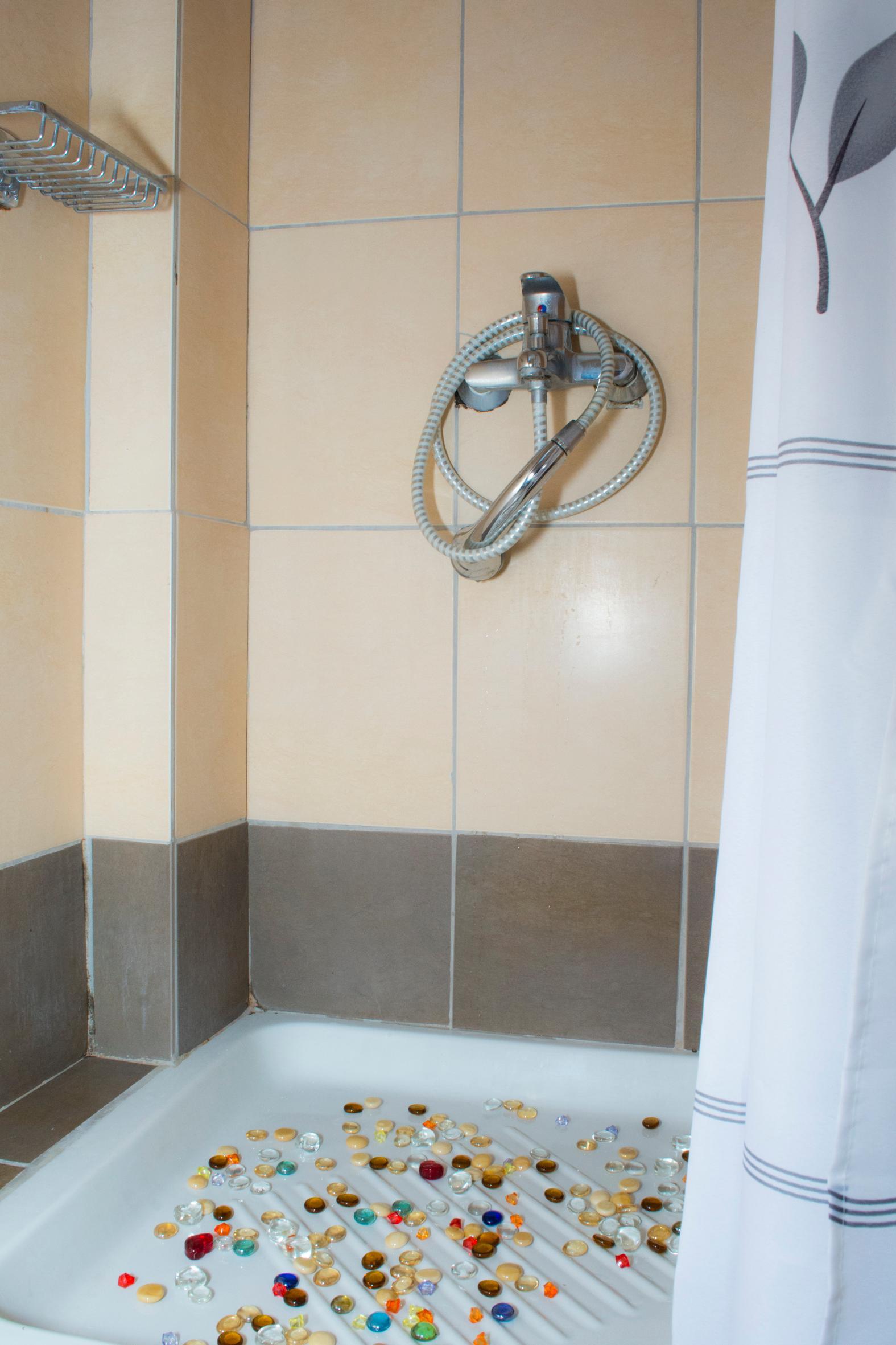 מאליה Nikos Hotel מראה חיצוני תמונה