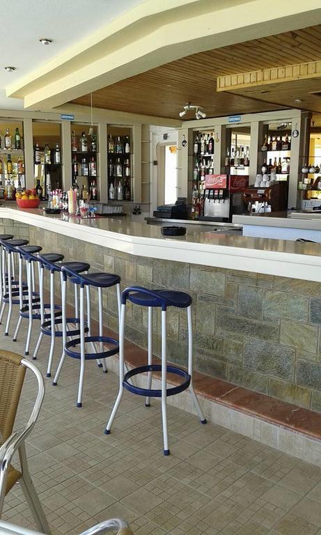 מאליה Nikos Hotel מראה חיצוני תמונה