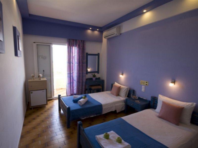 מאליה Nikos Hotel מראה חיצוני תמונה