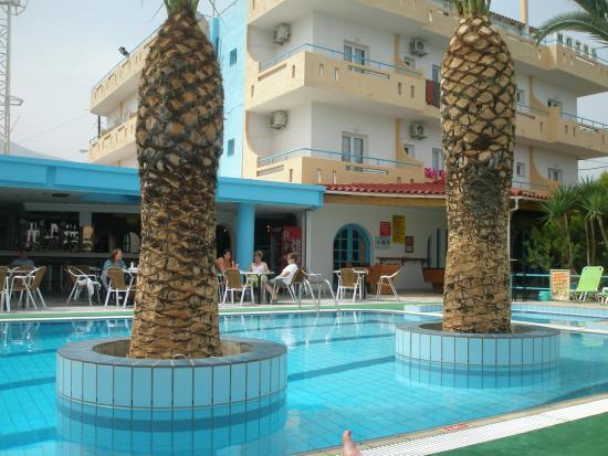 מאליה Nikos Hotel מראה חיצוני תמונה