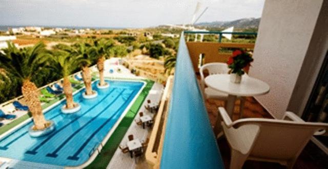 מאליה Nikos Hotel מראה חיצוני תמונה