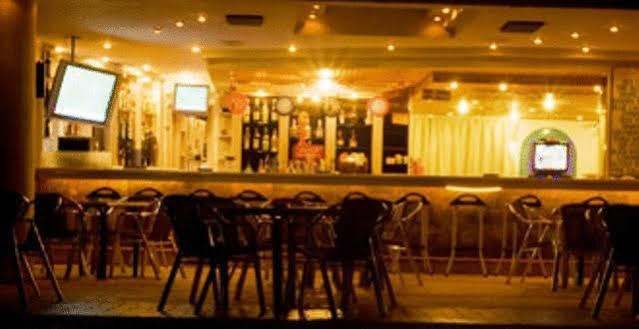 מאליה Nikos Hotel מראה חיצוני תמונה